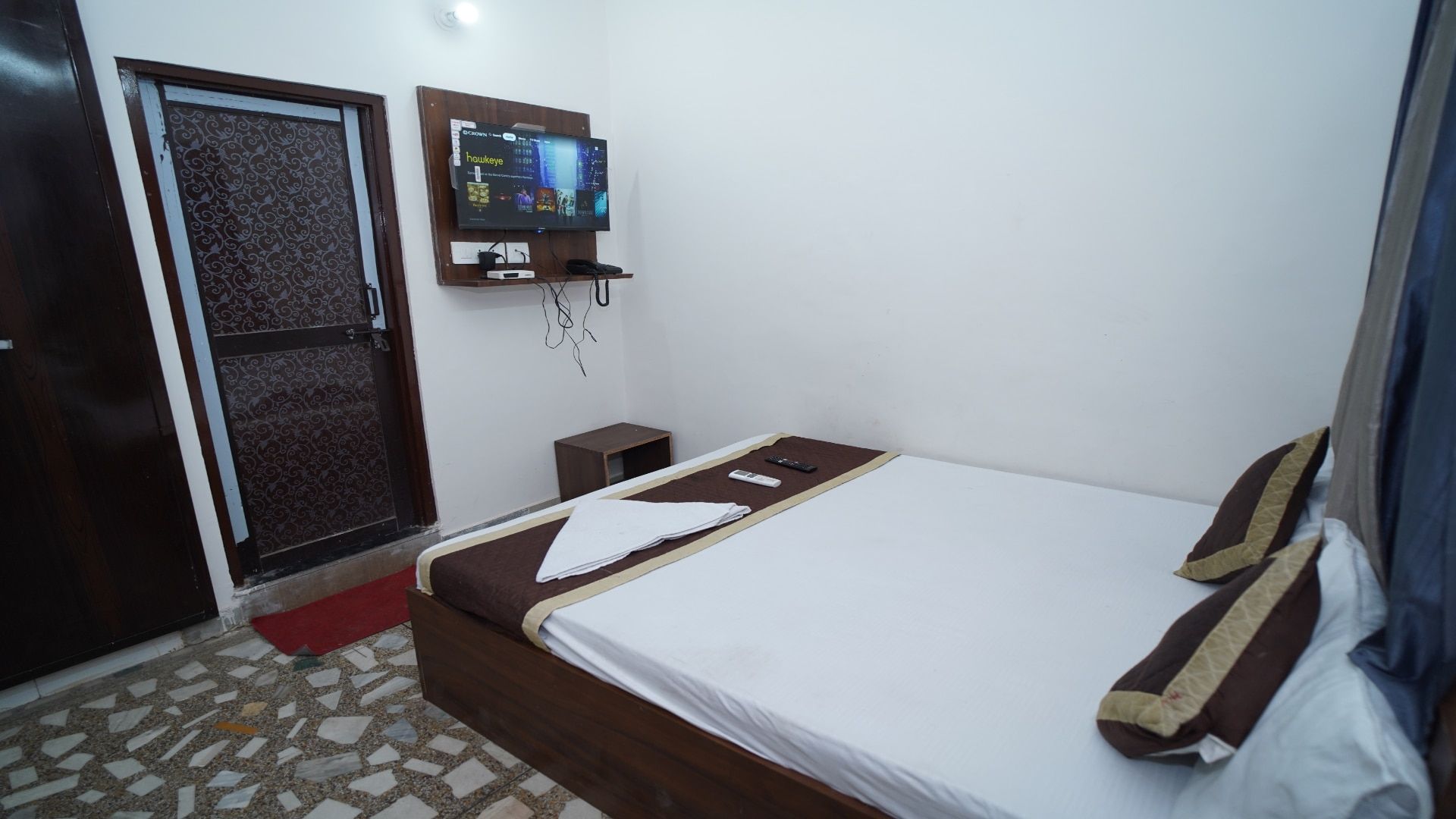 Hotel Apoorv Deluxe Non AC Room 7