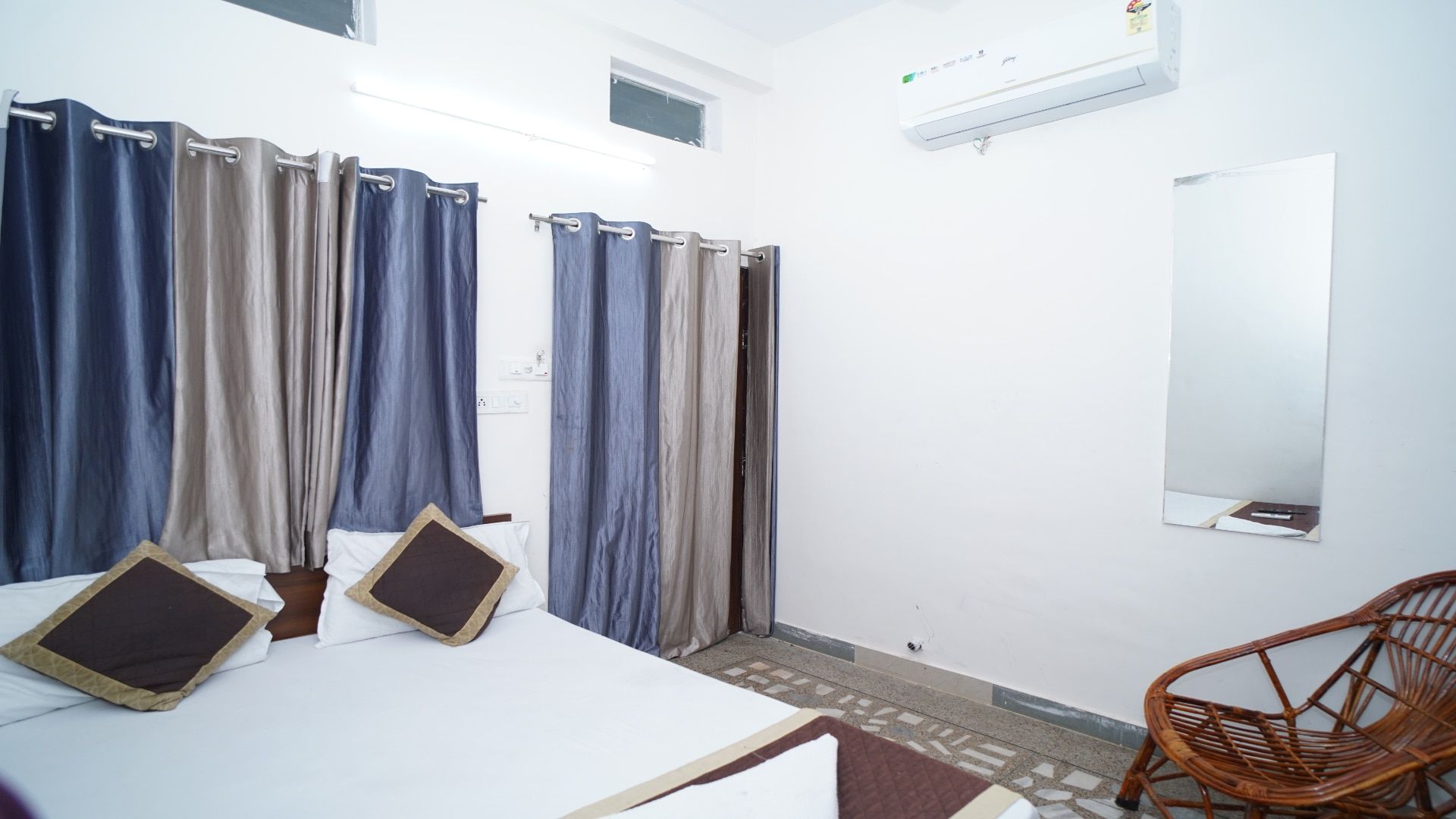 Hotel Apoorv Deluxe Non AC Room 10