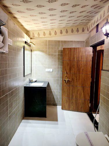 Cottage Room with Balcony