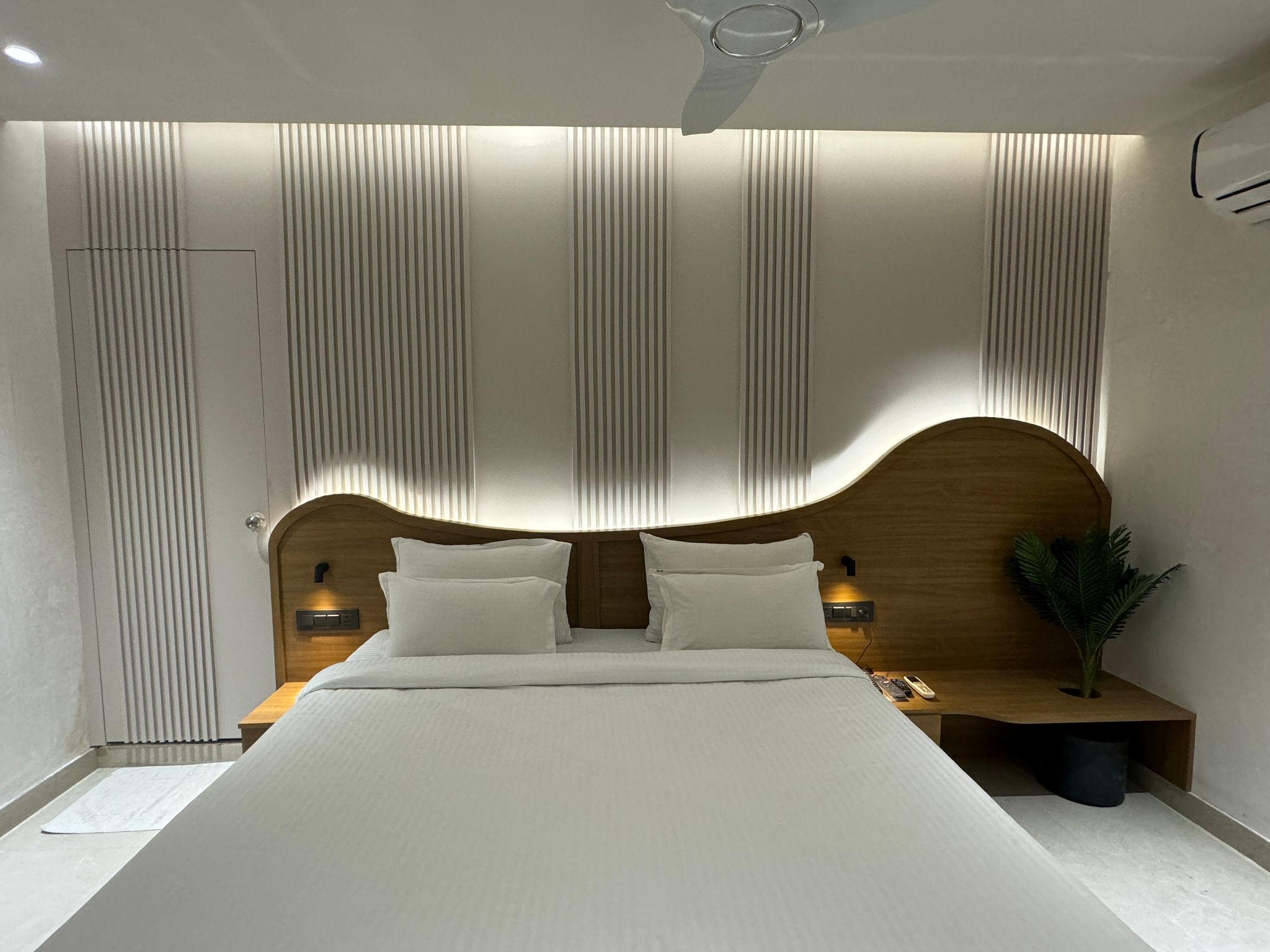 Aura White Cottage Room with Balcony