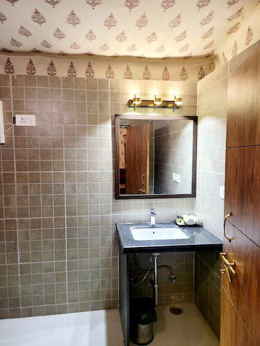 Cottage Room with Balcony