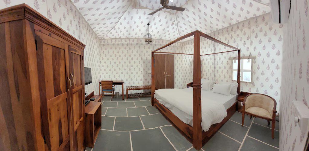 Cottage Room with Balcony