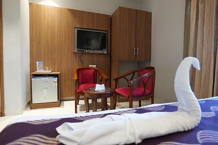 Hotel Galaxy Inn Luxury Room 5