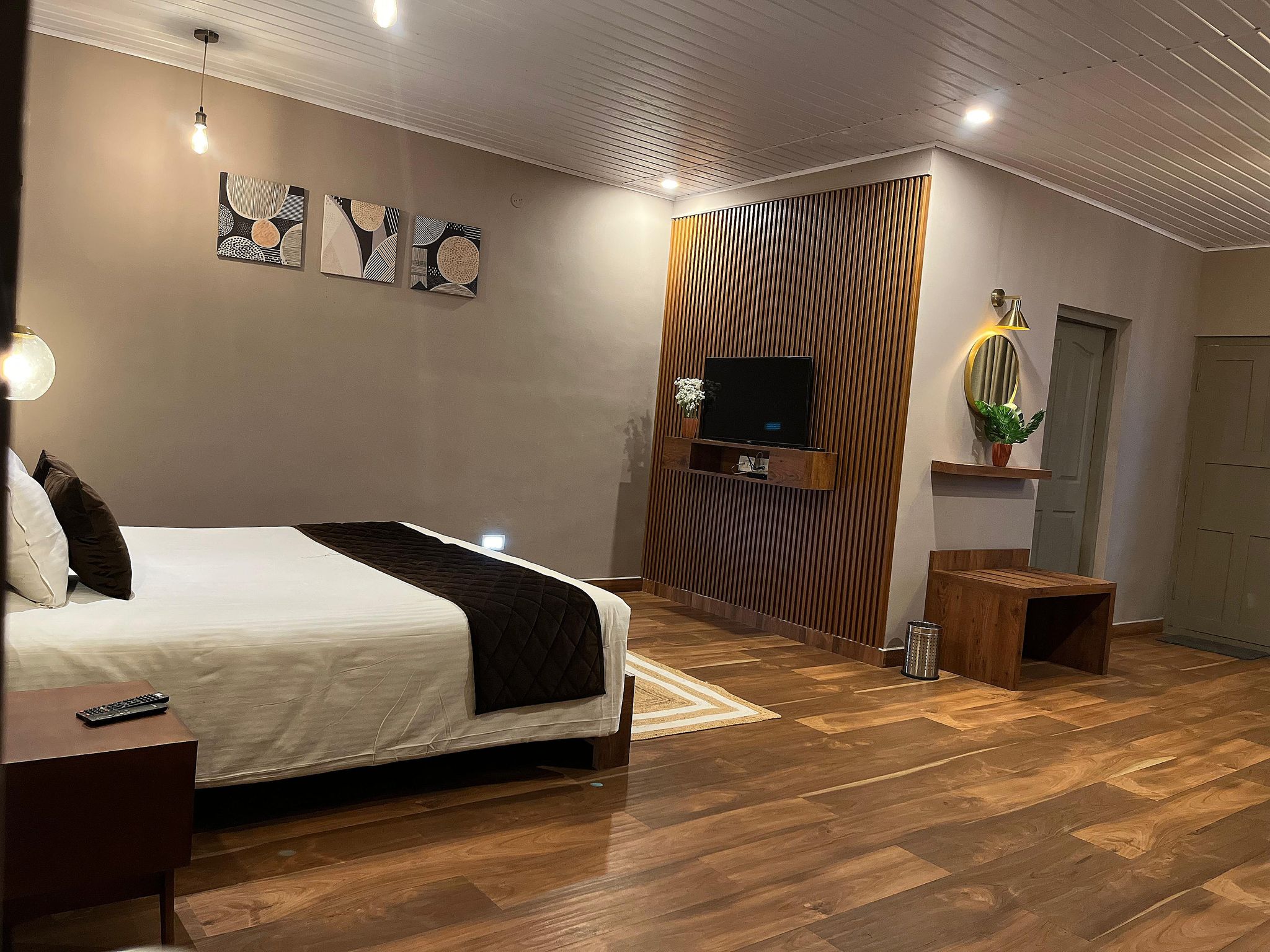 Misty Courtyard Deluxe Room 3