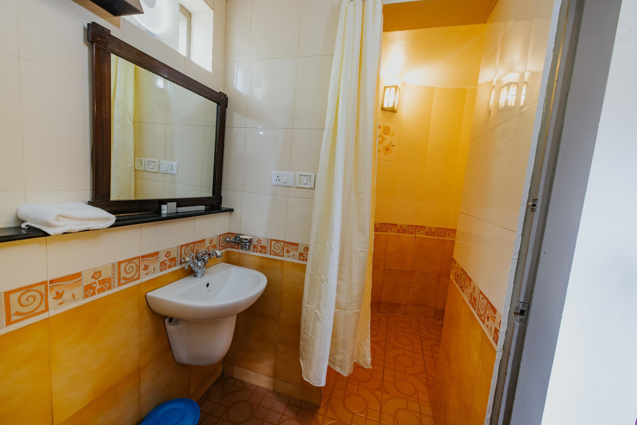 Misty Courtyard Deluxe Room 4