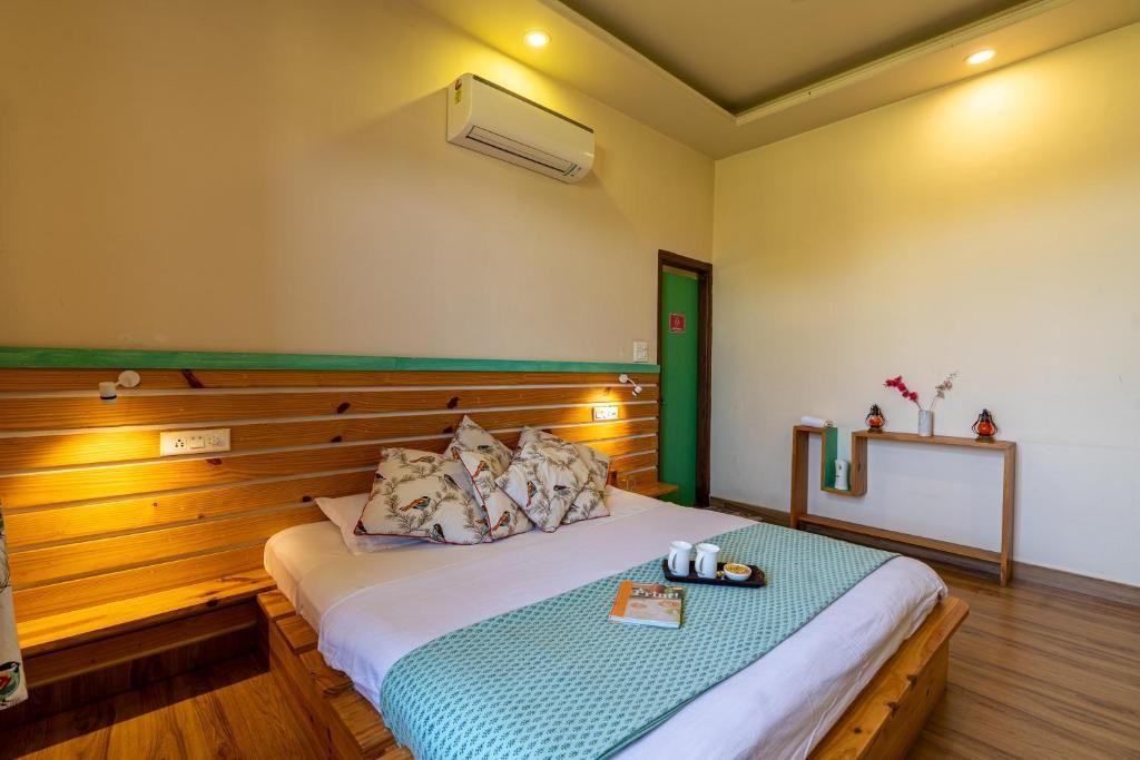 Girisadan Farmstay Villa Master Bed Room With Garden View 2
