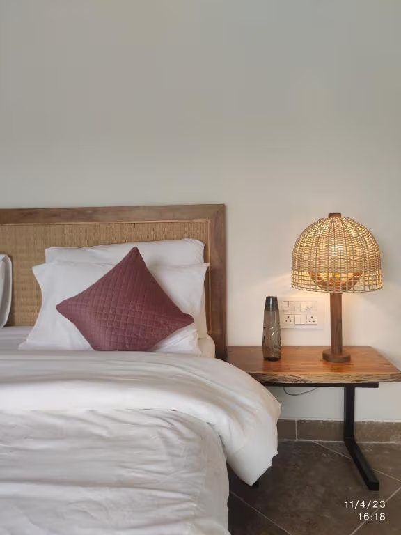 Hibiscus ( Gudhal ) - Modern Cottage With Open Air Shower & Pool View