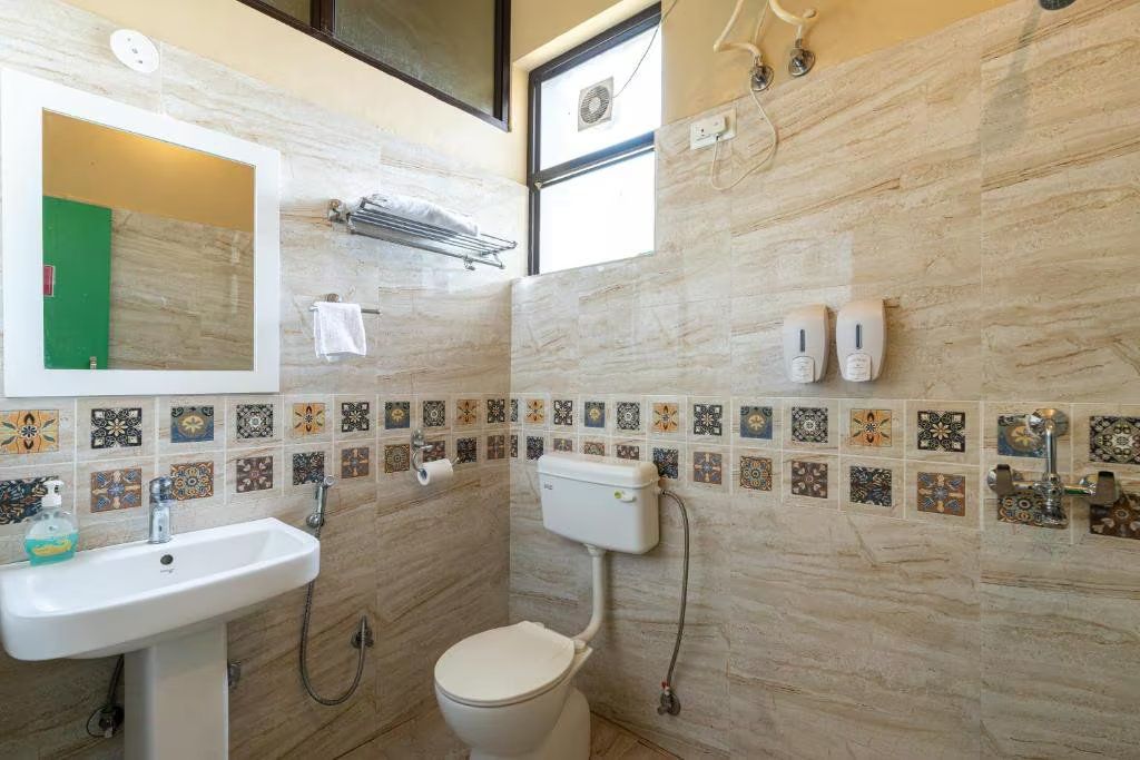 Girisadan Farmstay Villa Master Bed Room With Garden View 3