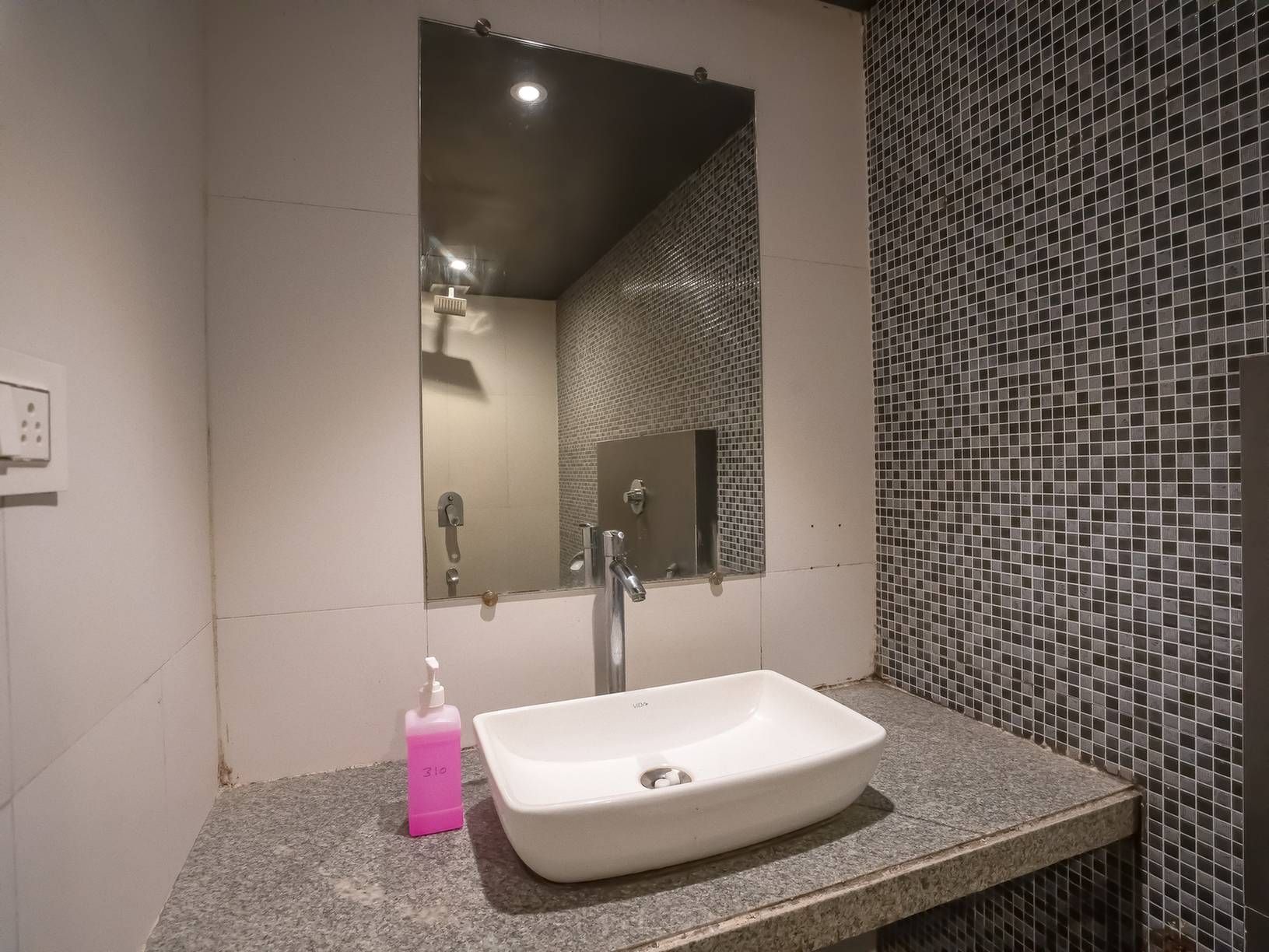 Hotel Grand Seasons Deluxe Double Room 13