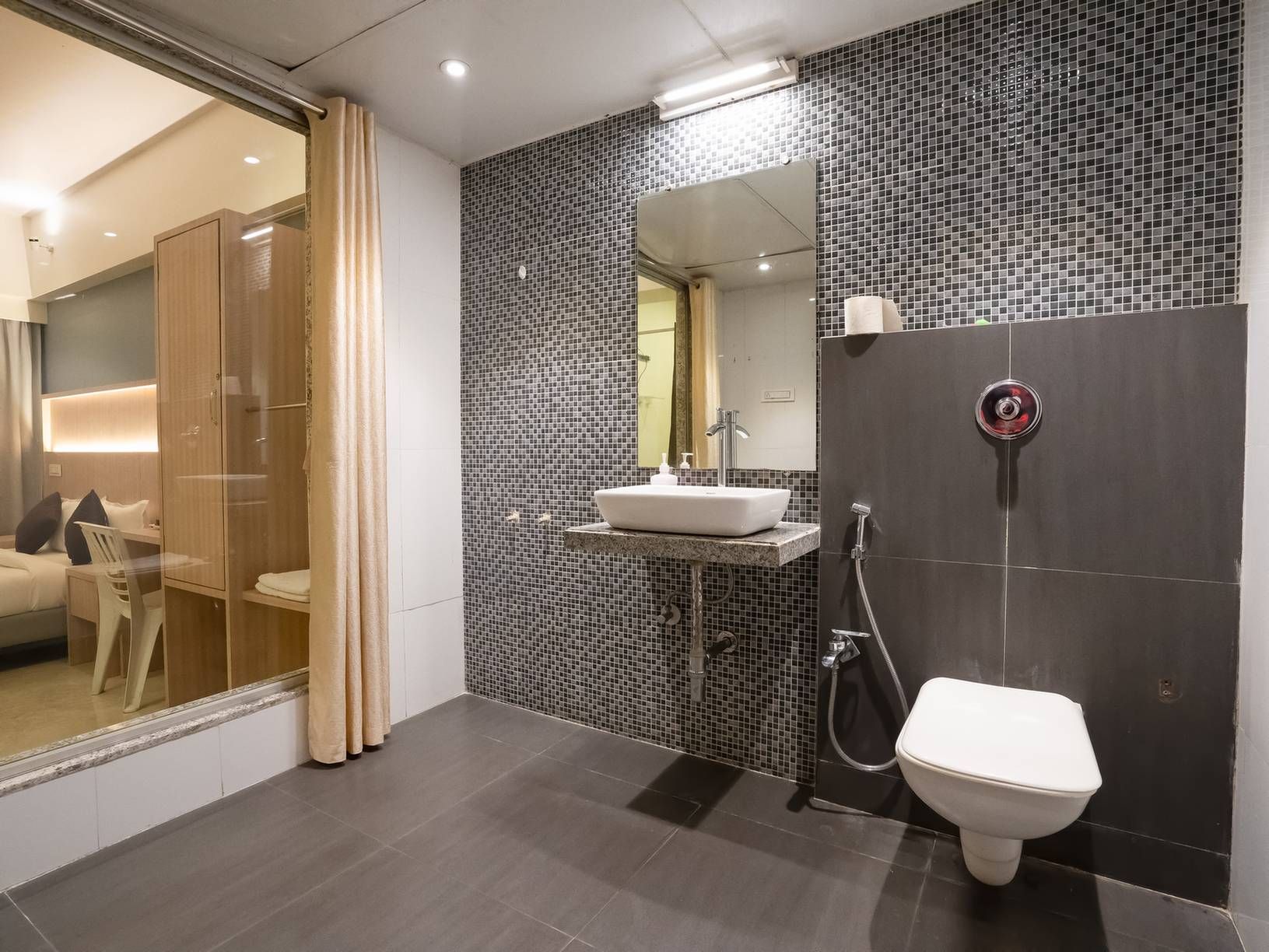 Hotel Grand Seasons Deluxe Double Room 11