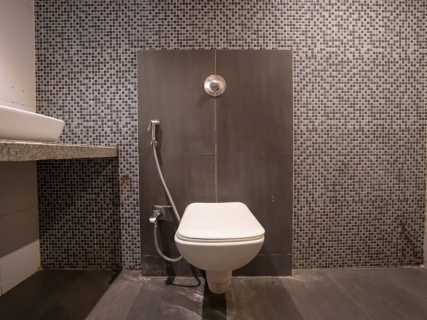 Hotel Grand Seasons Deluxe Double Room 9