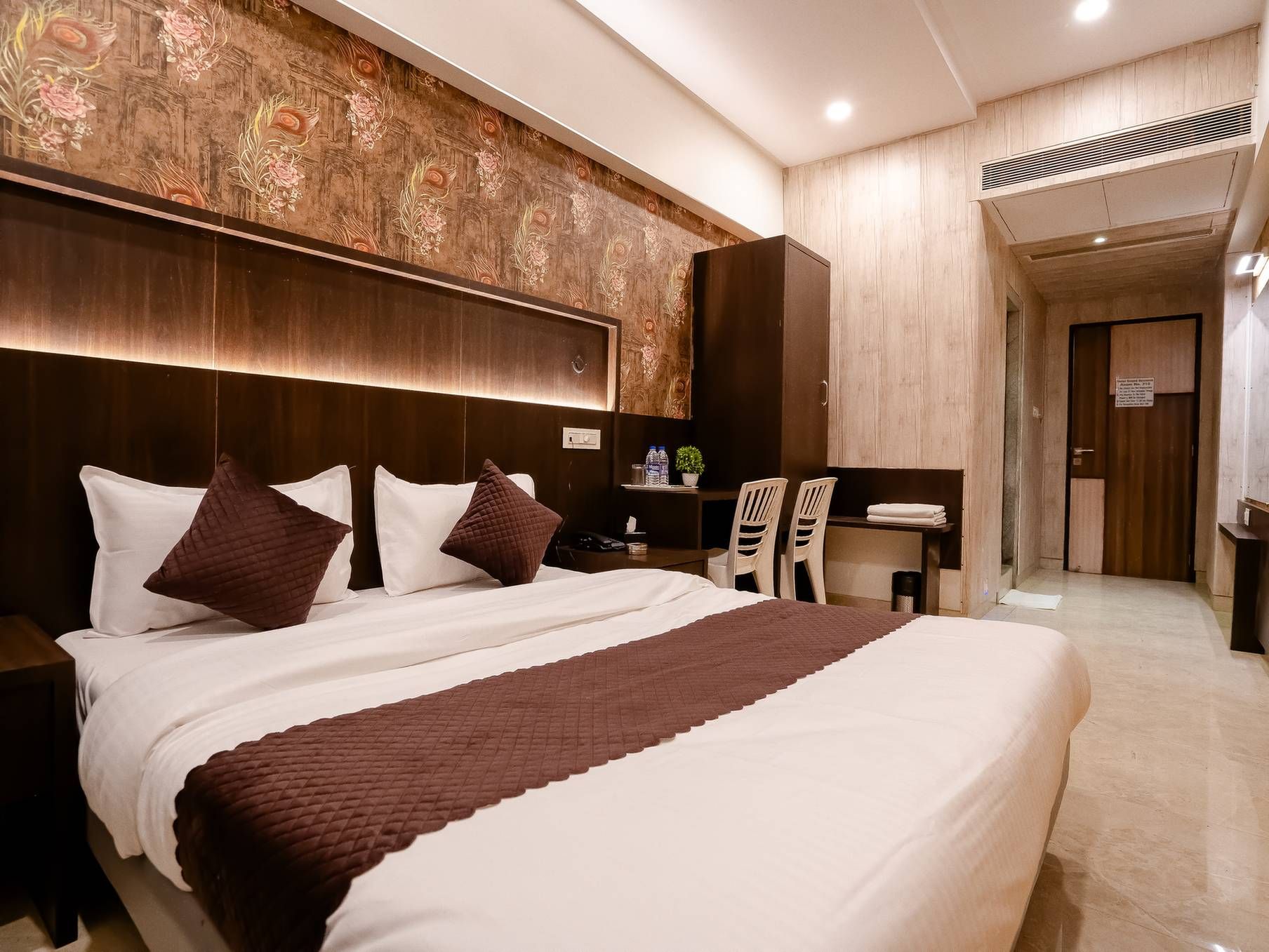 Hotel Grand Seasons Deluxe Double Room 2