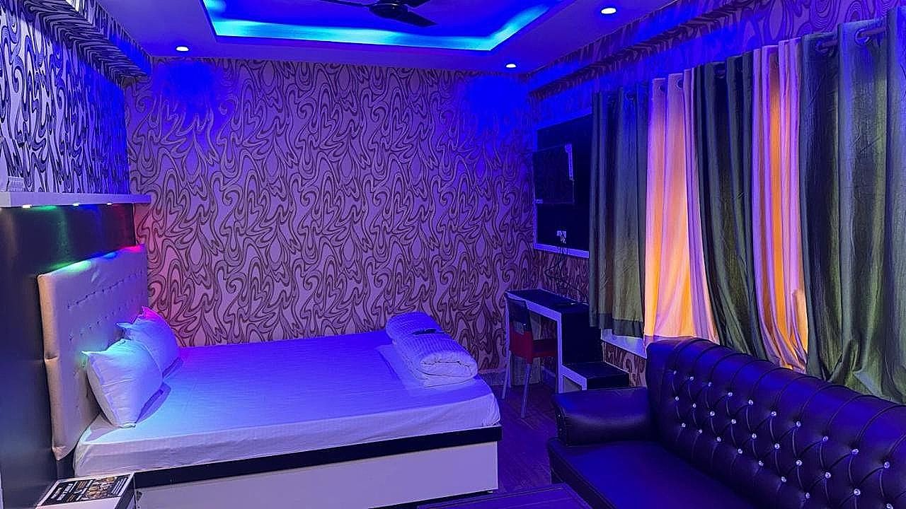 Semi Deluxe Room