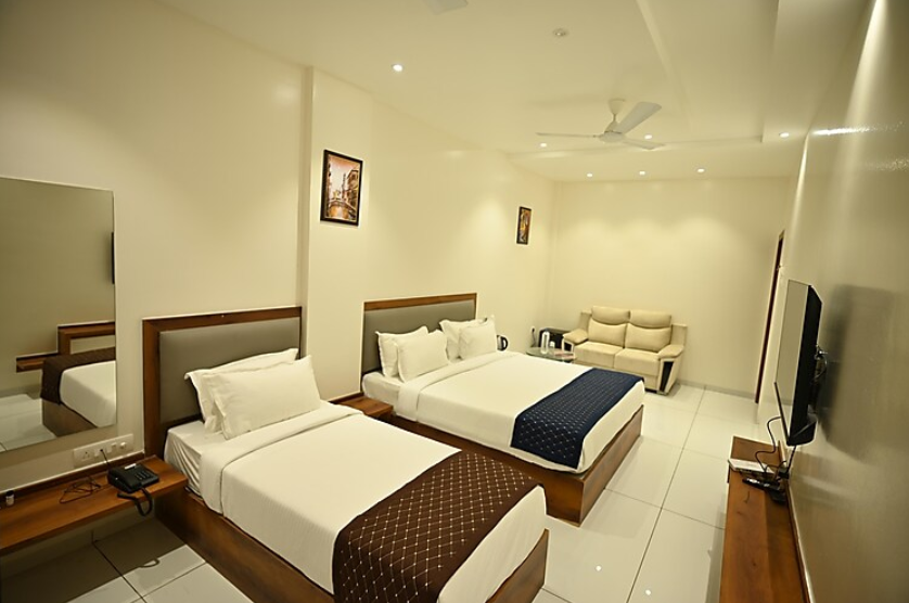 Double-Single Ac Room