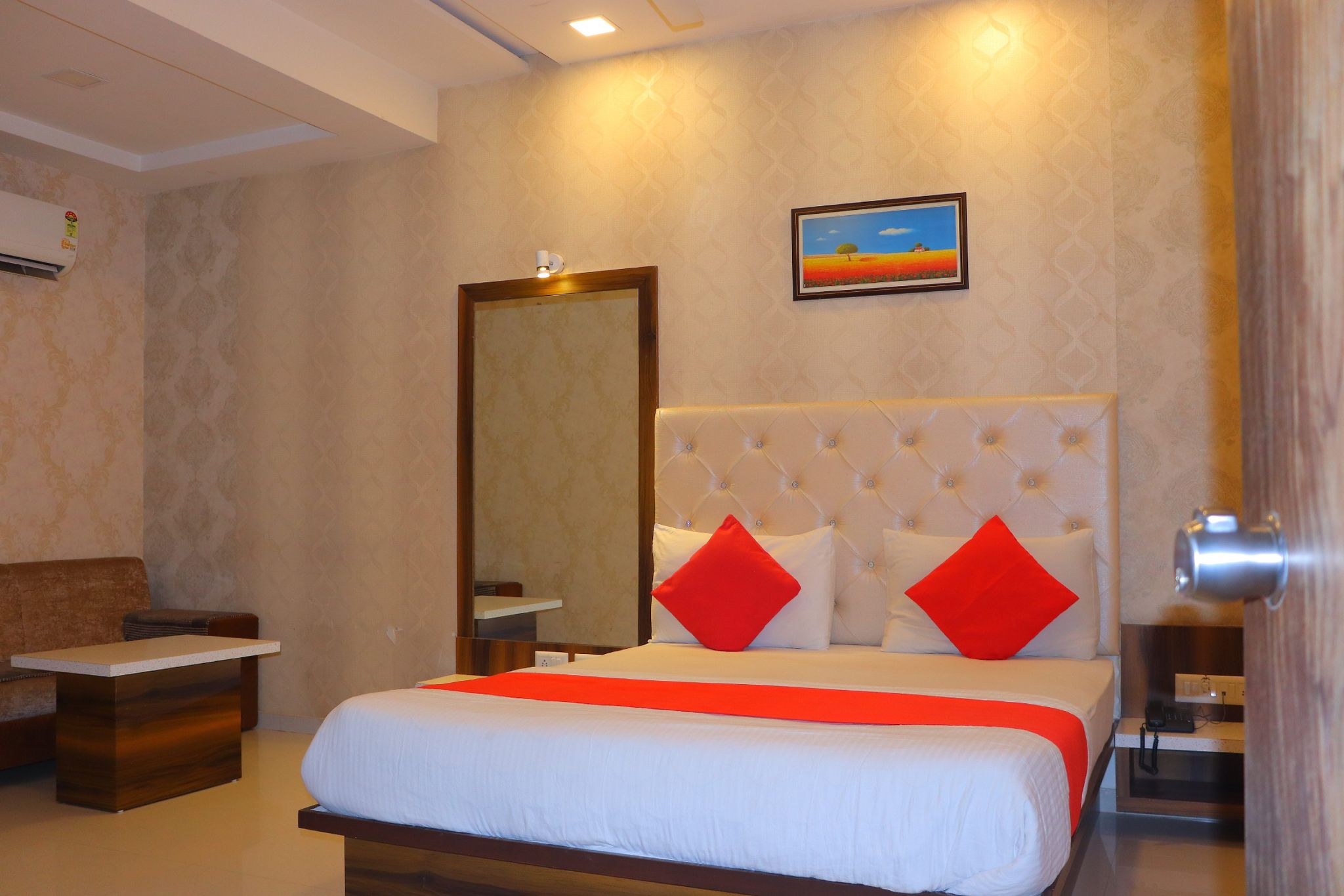 Hotel Lords Inn Deluxe Room 3