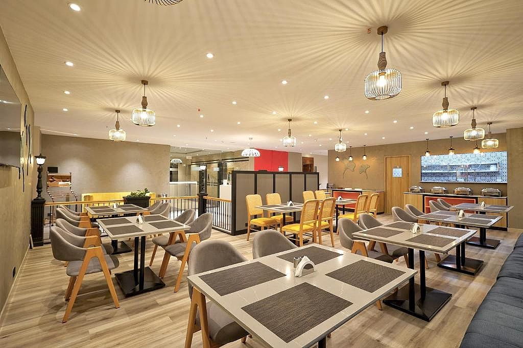 Food & Dining