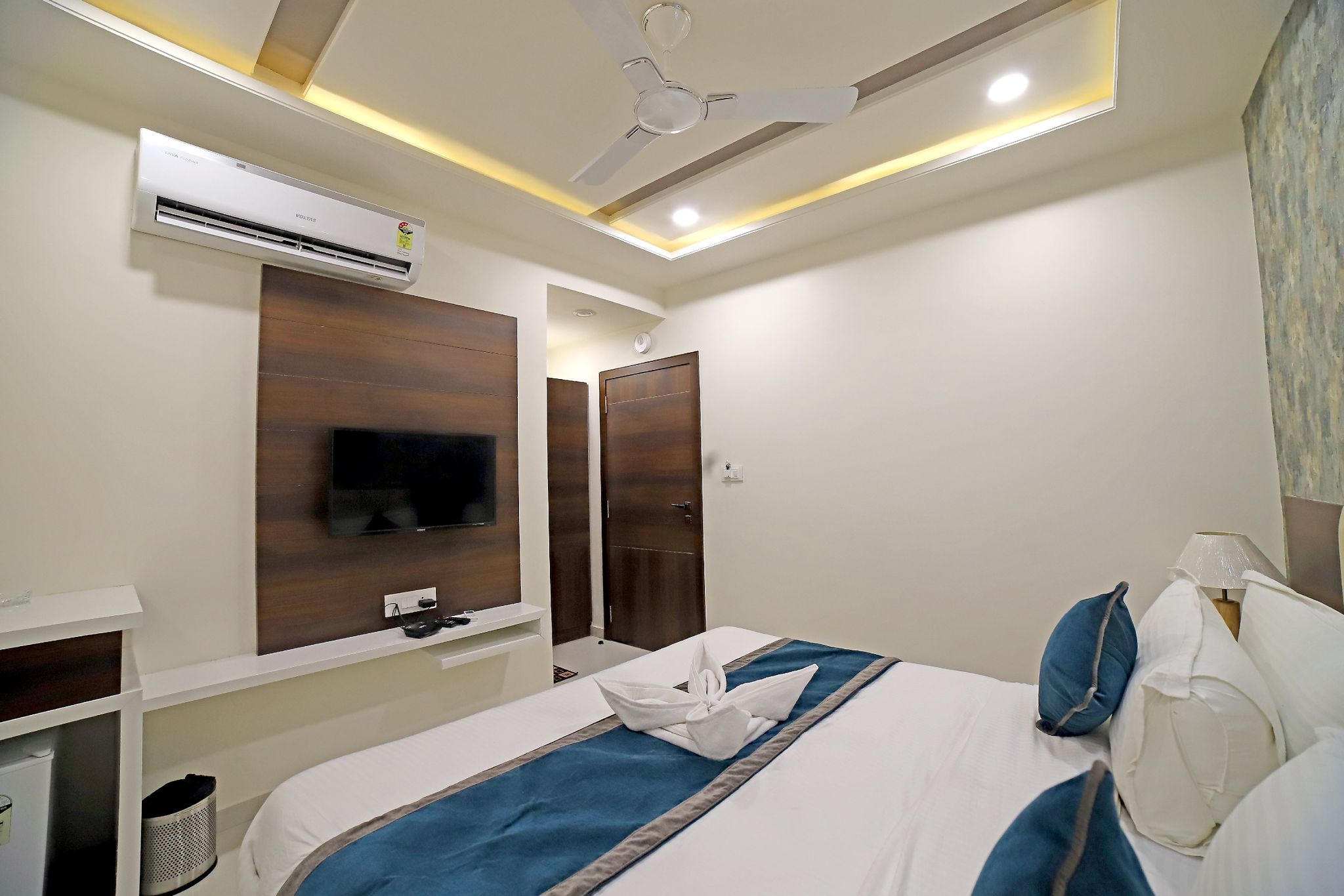 Hotel Priya Palace Deluxe Room 3