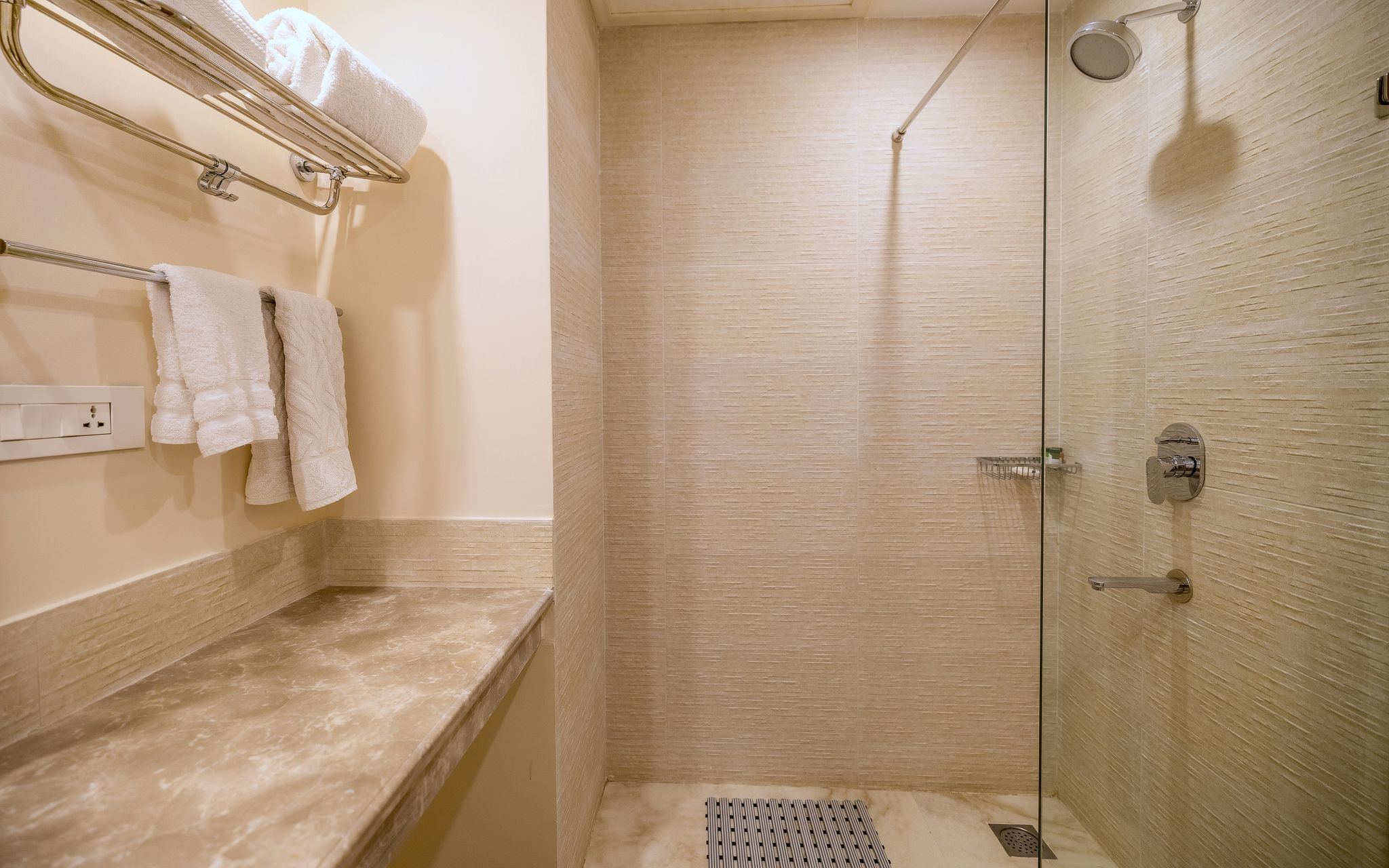 Bedzzz Xclusiv Baikunth, Manali by Leisure Hotels (650 m from Hidimba Devi Temple) Superior Room 3