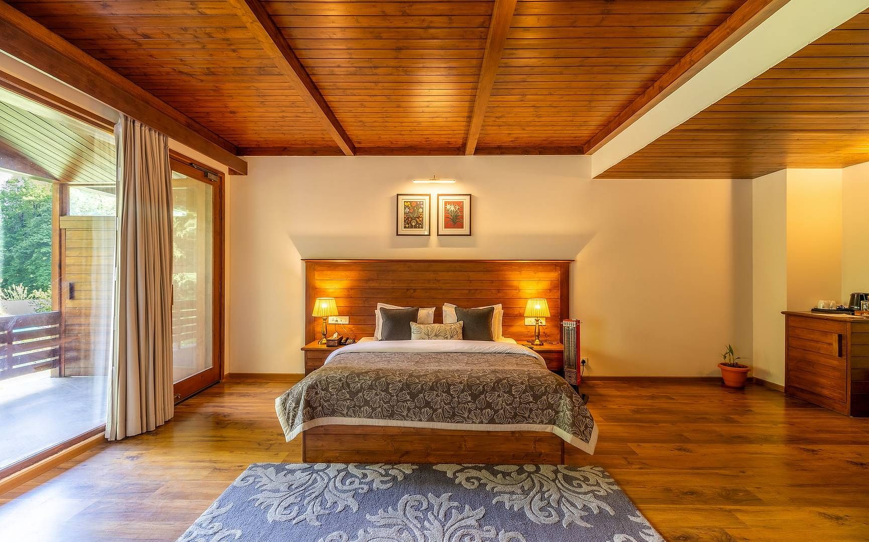 Xclusiv Room