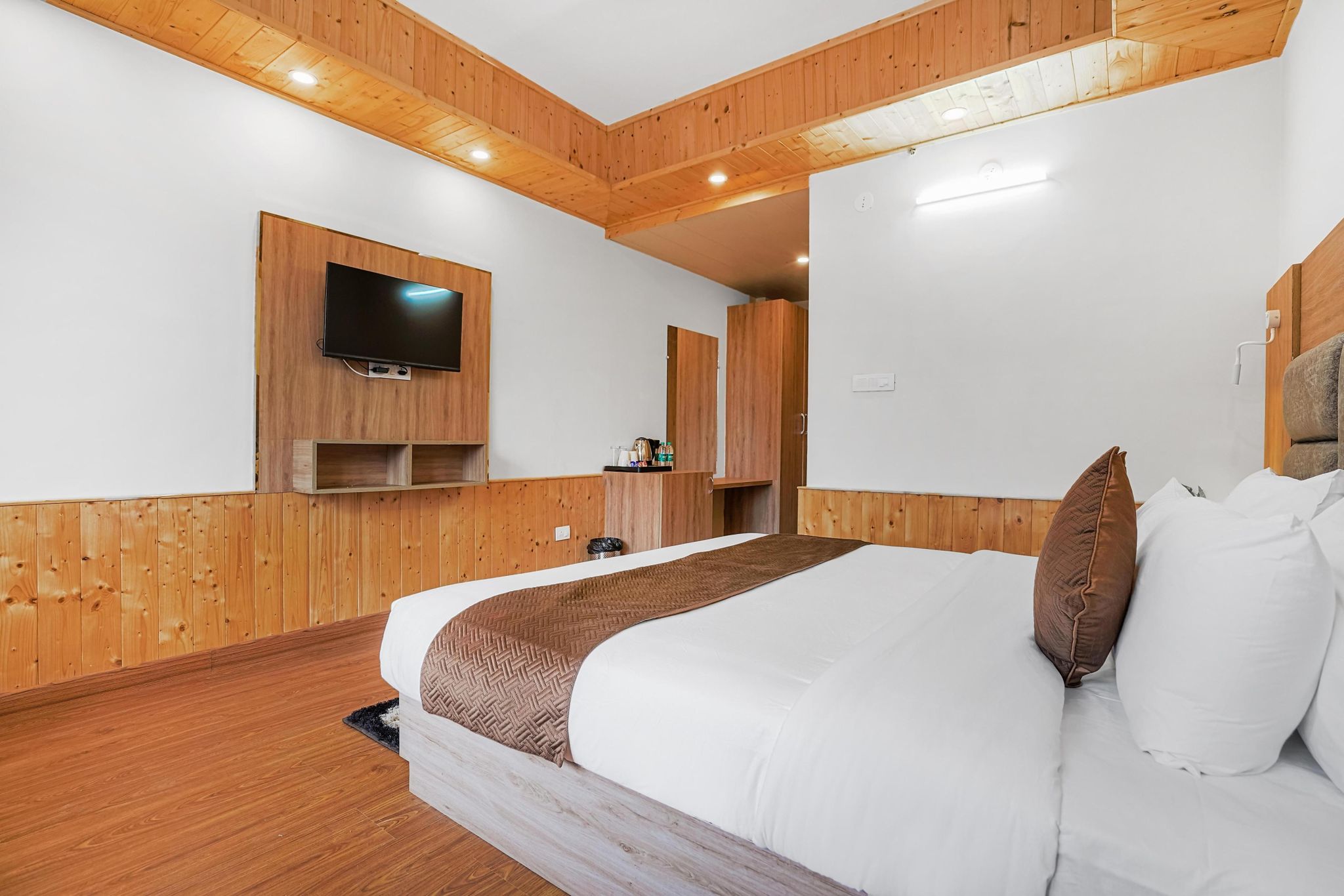 DIVINE PARADISE - MANALI Deluxe Room With Balcony Backside View 3