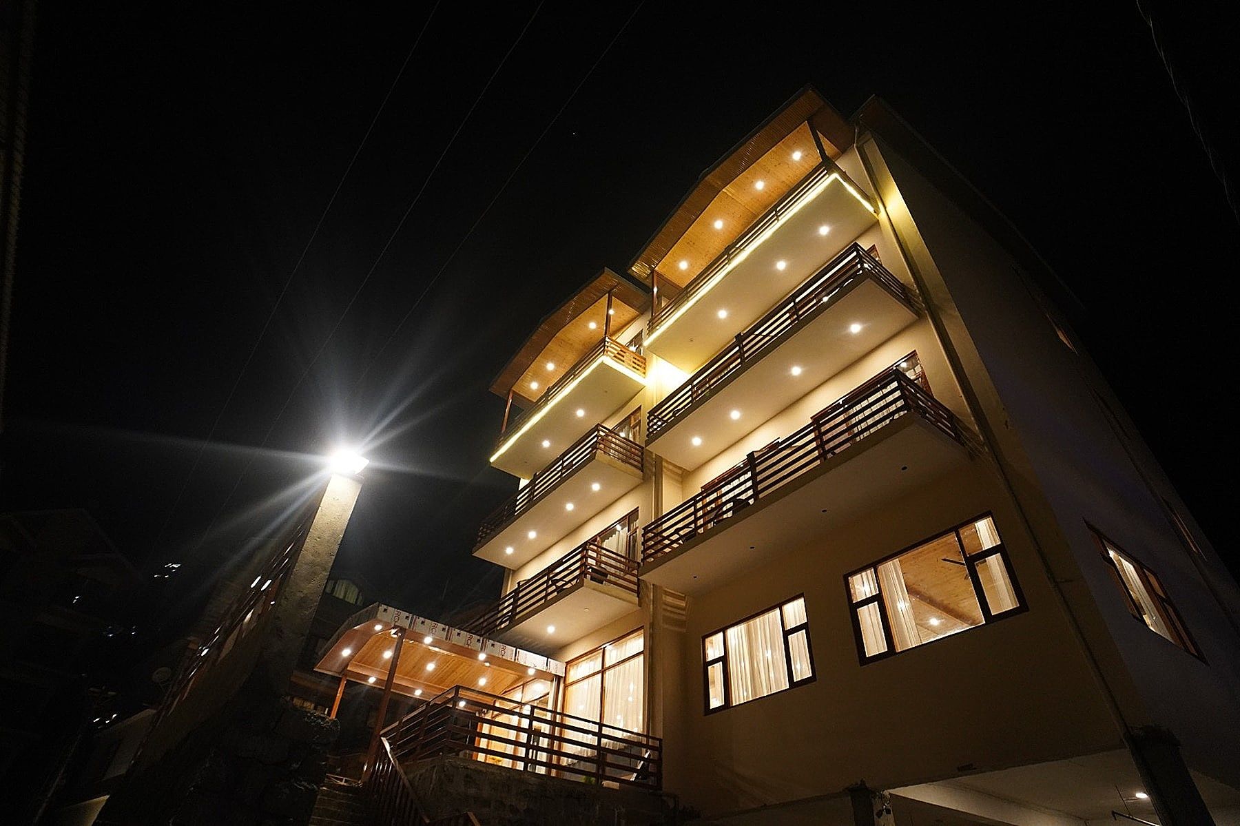 DIVINE PARADISE - MANALI