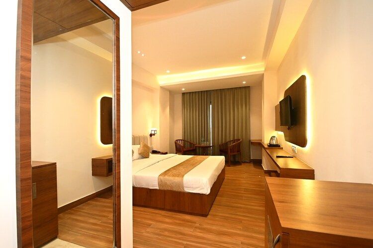 Hotel Blue Sapphire Suite Room 4