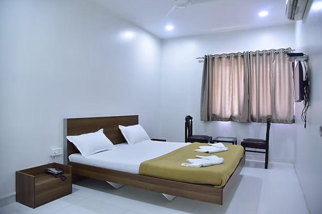 Hotel Avanti Deluxe Room AC (Double Bed)