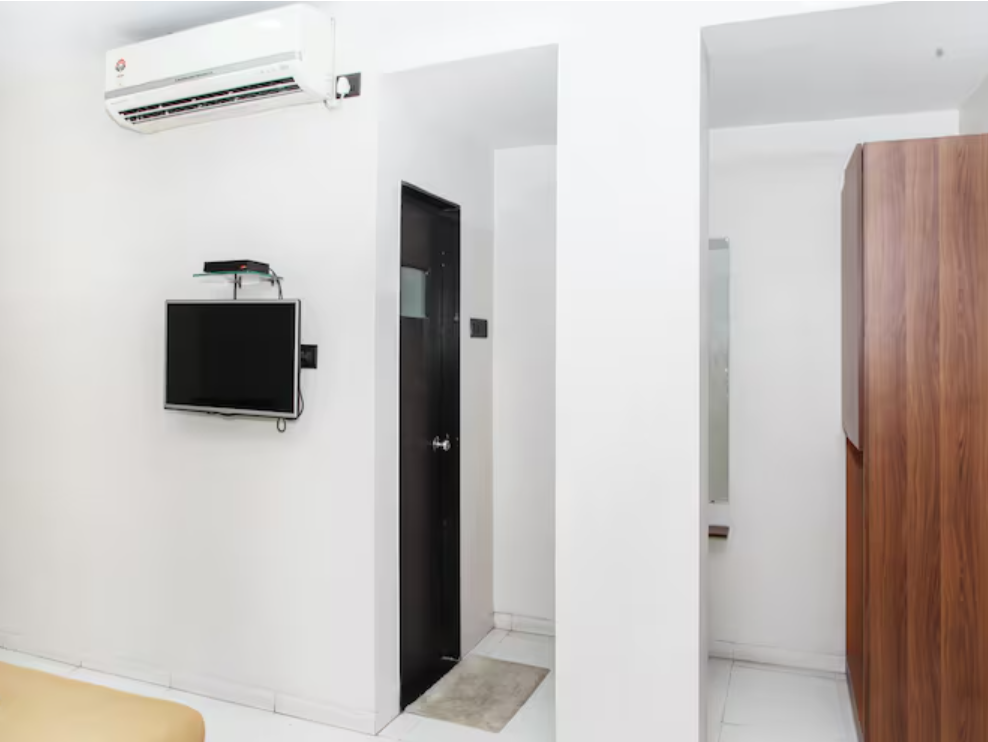 Hotel Avanti Deluxe Room AC (Double Bed) 3