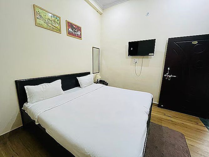 Hotel Haidri Inn DOUBLE BED NON-AC 2