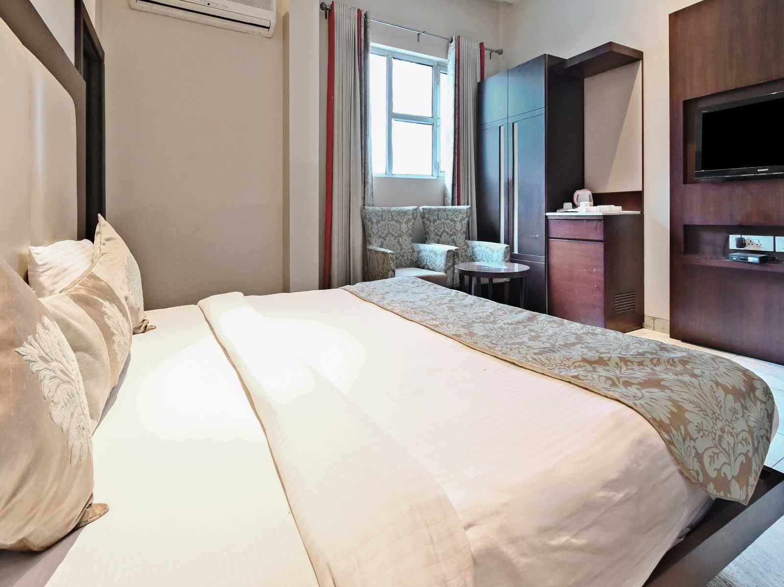 Hotel Samrat Heavens Deluxe room 11