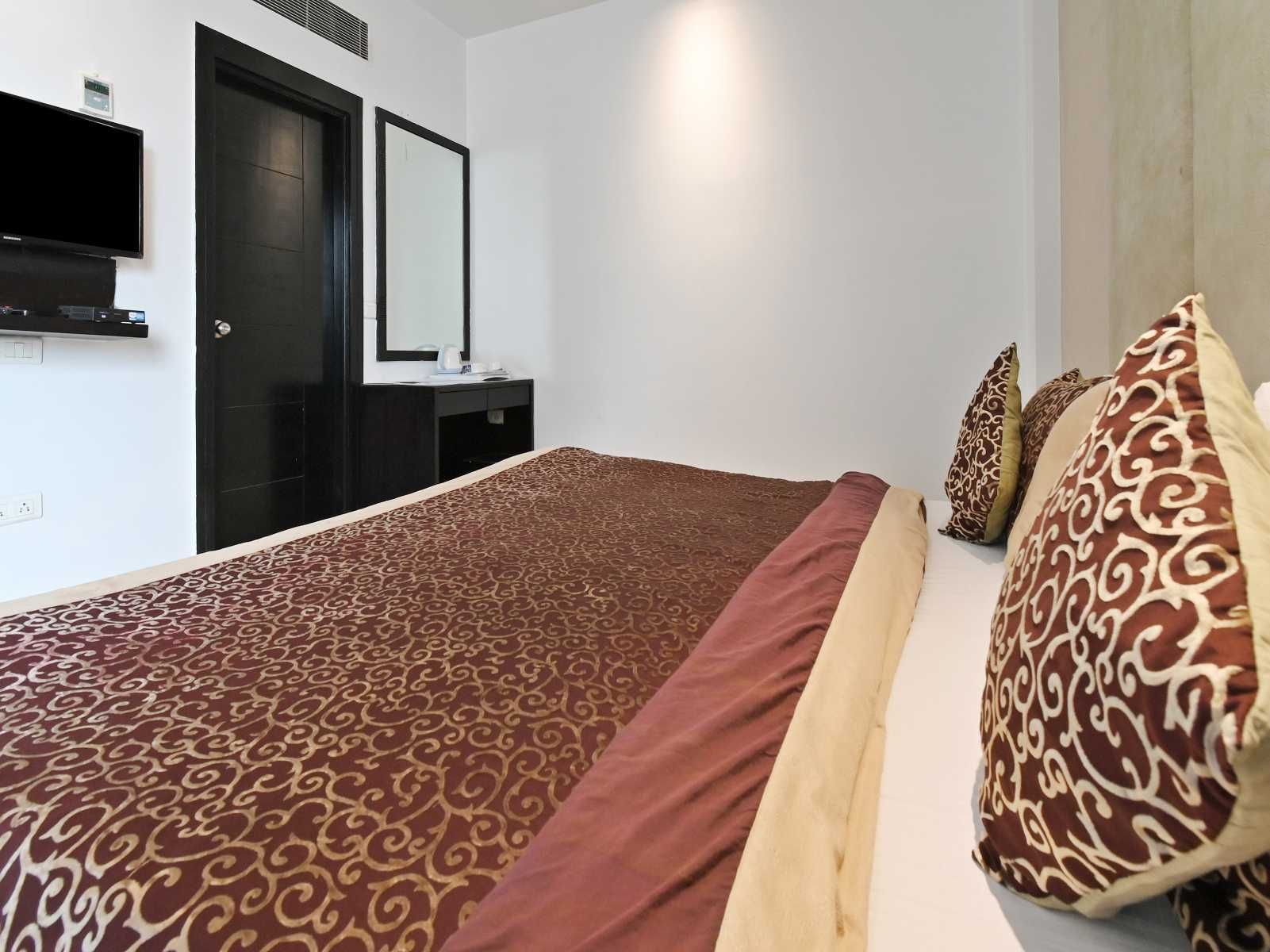 Hotel Samrat Heavens Deluxe room 6