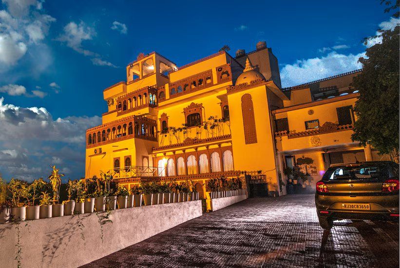 THE LAVITRA nearby Fatehsagar lake