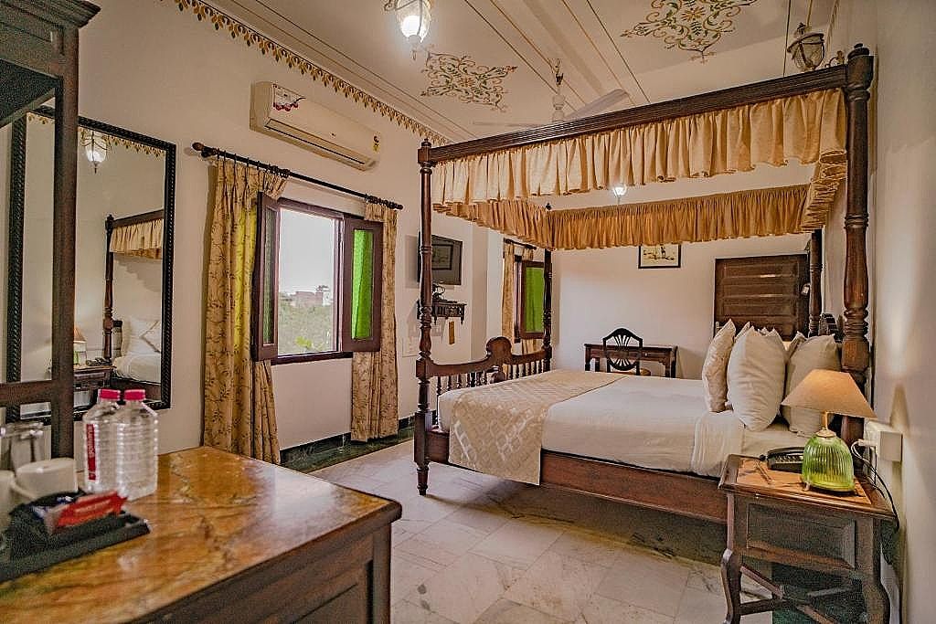 THE LAVITRA nearby Fatehsagar lake Heritage Room 2
