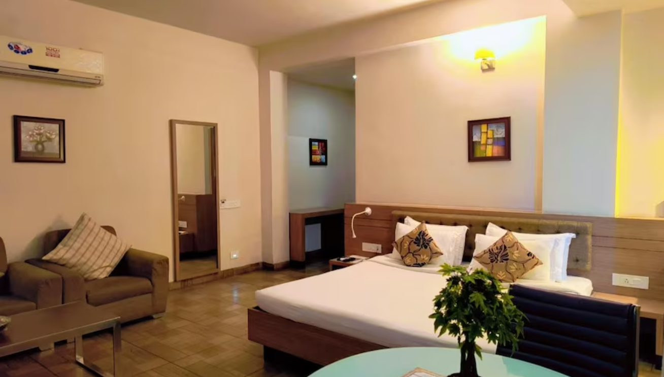 Semi-Suite AC Room with Work Desk