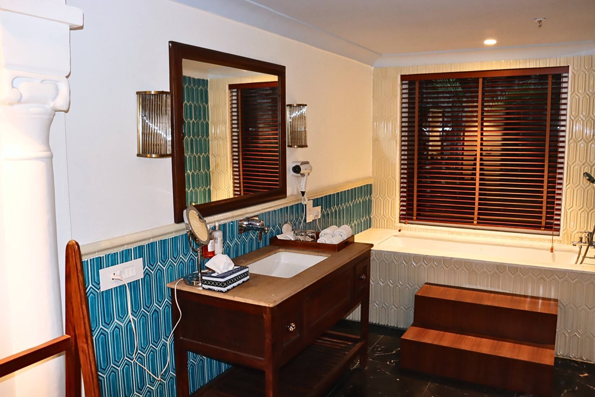 Elite Suite(With Bathtub)