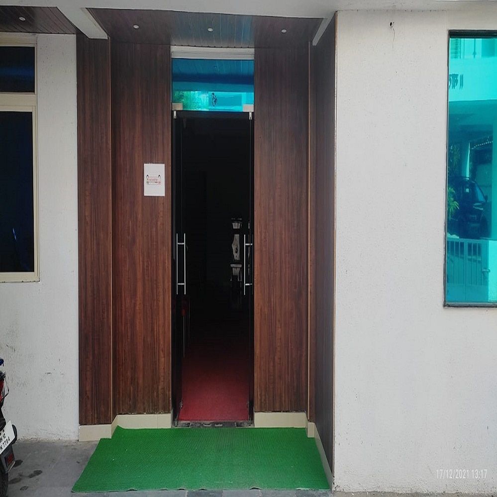 Side Image 2