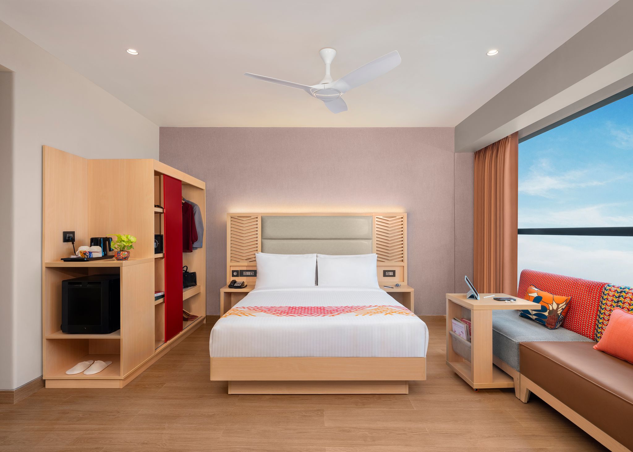 EXECUTIVE KING ROOM- Airport View