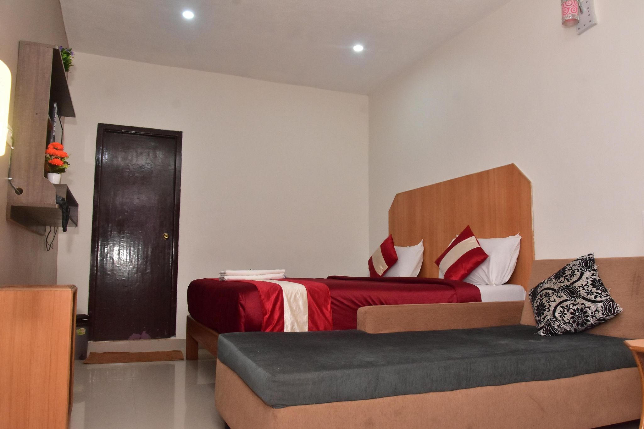 Hotel Sierra Deluxe Room 4