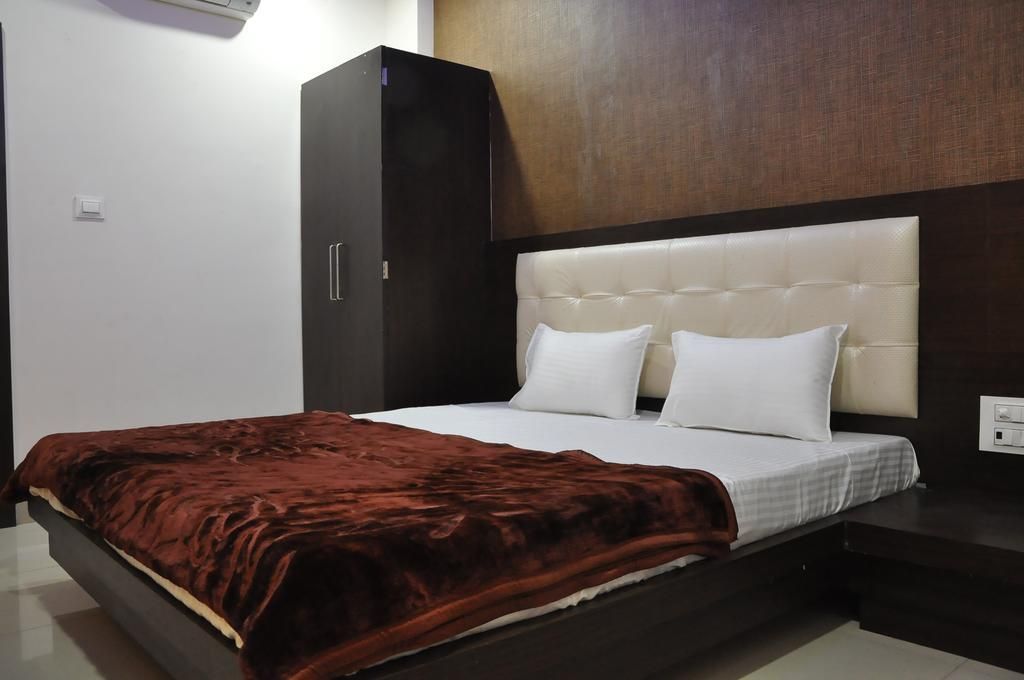 Hotel Shri Vijay Palace Double Bed A/C Room 4