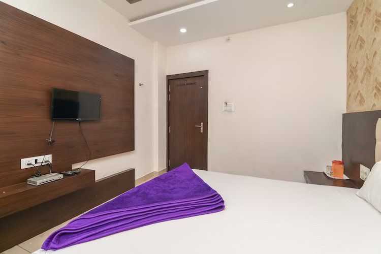 Hotel Shri Vijay Palace Double Bed A/C Room 6