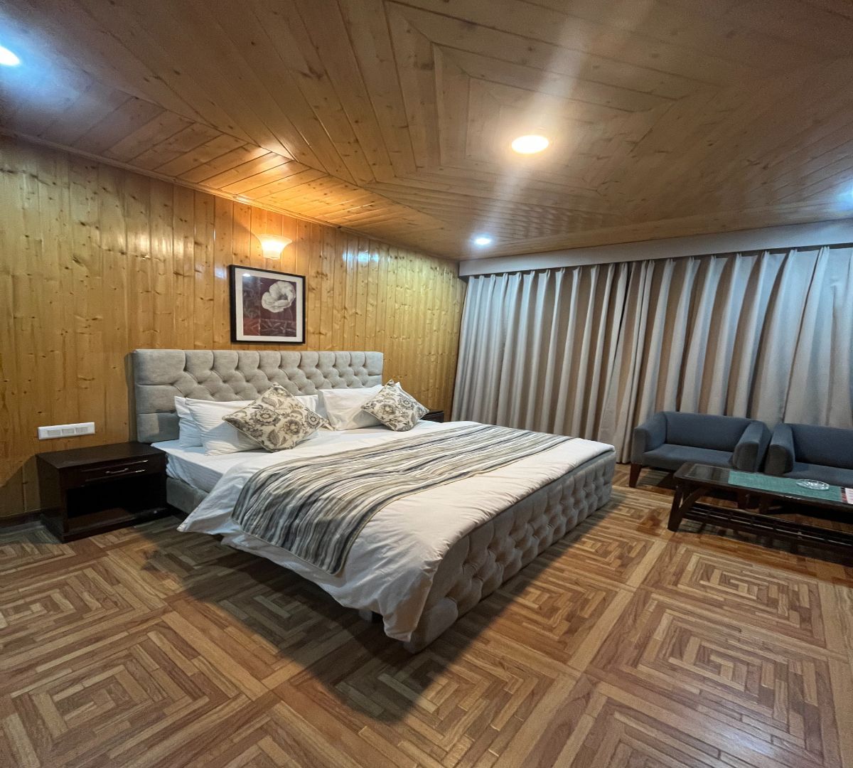 Snow Range Cottage Deluxe Room 3