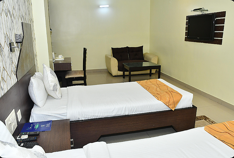 Park Pride Inn Club Room 3