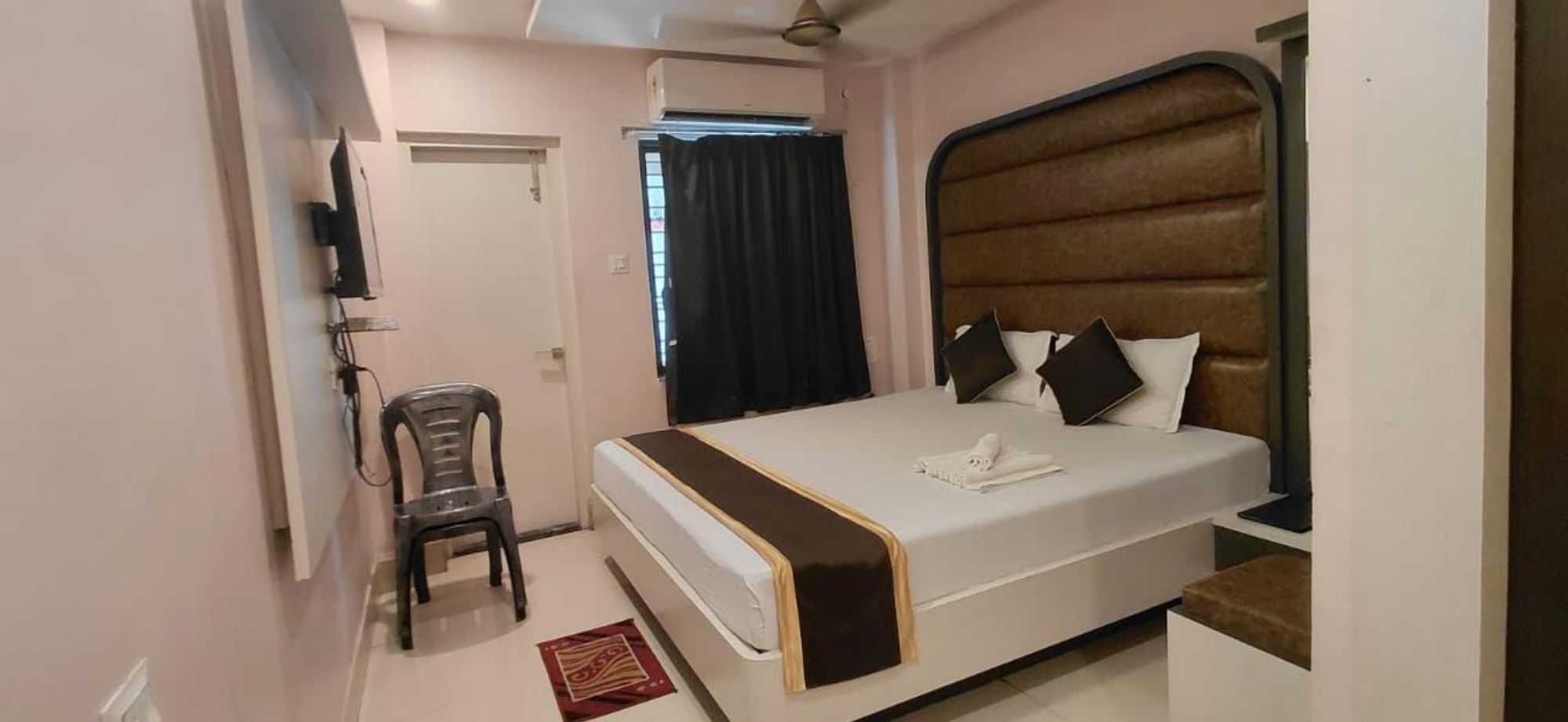 M JAC International AC Deluxe Room 5