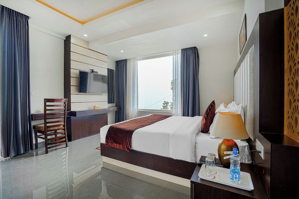 Aliza Inn And Suites By SRS Hotels Executive Room 3