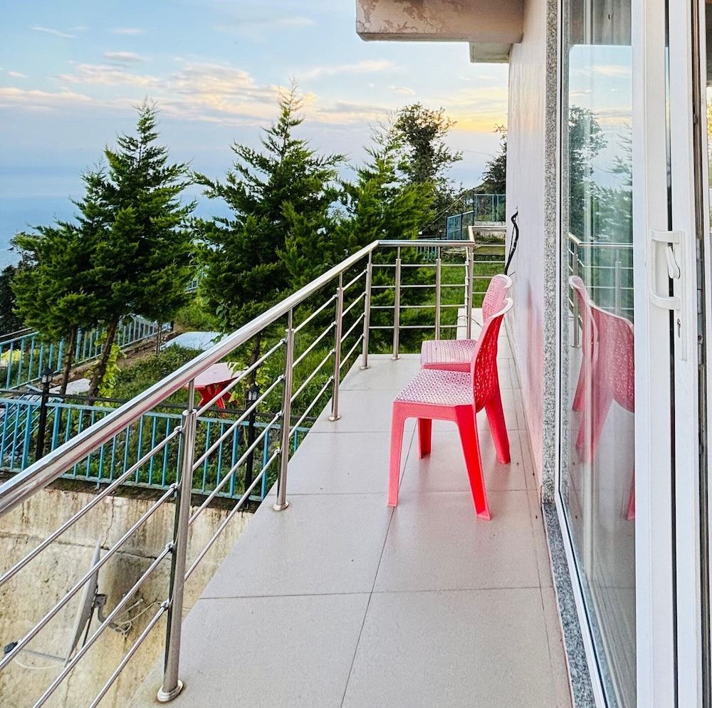 Aliza Inn And Suites By SRS Hotels Executive Room 11