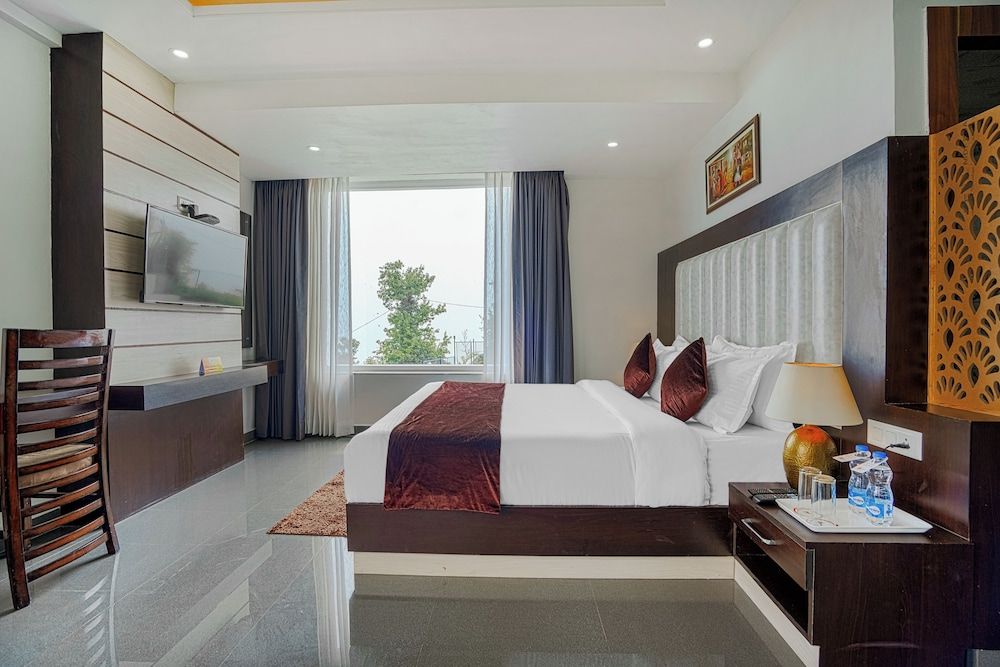 Aliza Inn And Suites By SRS Hotels Executive Room 6