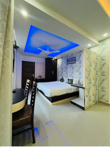 Aliza Family Room with Private Balcony