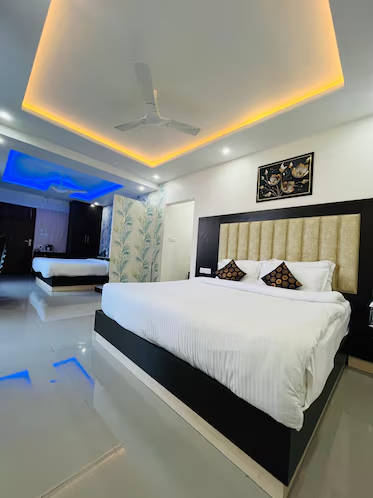 Aliza Family Room with Private Balcony