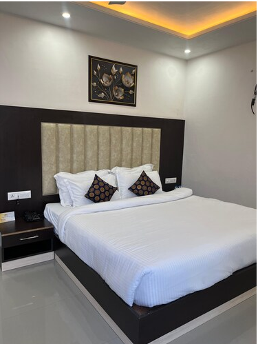 Aliza Family Room with Private Balcony