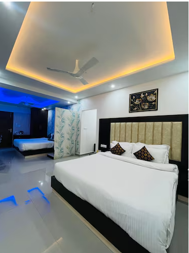 Aliza Family Room with Private Balcony